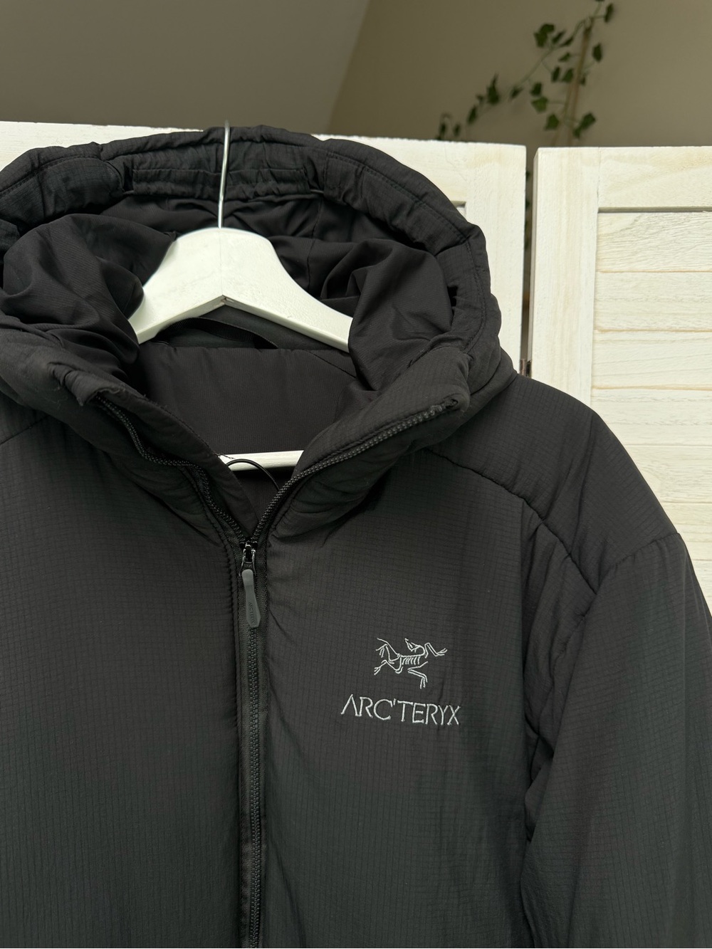 Arc’teryx Black Insulated Hooded Jacket – Men’s Size L